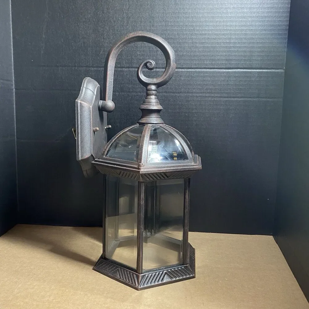Portfolio Light 15.5-in Rust Outdoor Wall Light Item #56872 Hard-Wired Untested